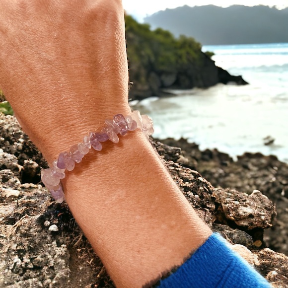 Gorgeous Brazilian amethyst stretch chip bracelet - Picture 2 of 2